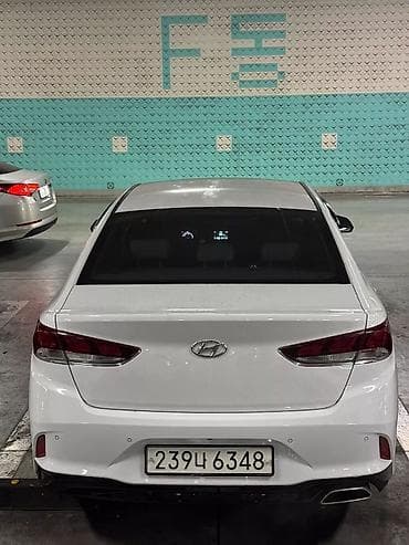 sonata: Белый седан Hyundai Sonata с современным дизайном. Оснащен — 3