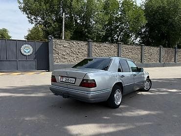 бапер 124: Mercedes-Benz W124: 1994 г., Механика, Седан — 5