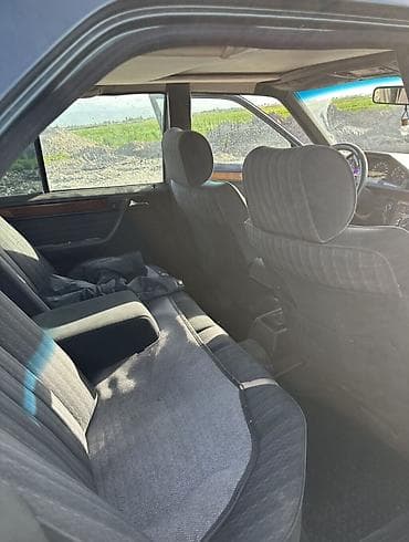 авто в аварийном состоянии: Mercedes-Benz W124: 1993 г., 2.2 л, Автомат, Бензин, Седан — 4