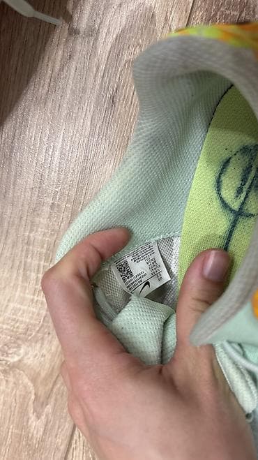 Футзалки б/у, набор из 5 пар. Состав комплекта: - Nike (мятные) — — 10
