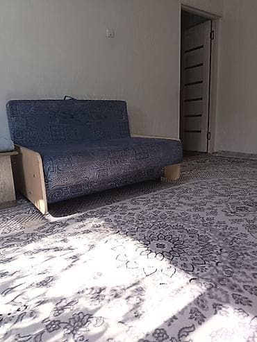 Компактный раскладной диван-кровать - Тип: прямой двухместный диван с