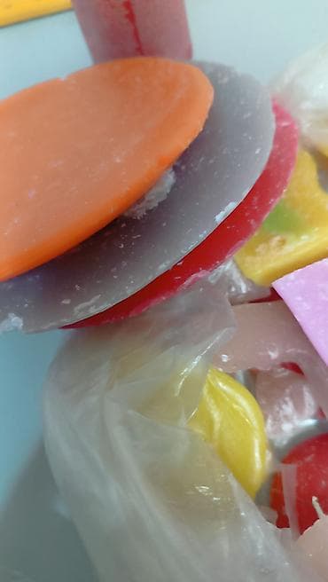 Вазы: Набор цветного парафина/воска для творчества. Больше 2 кг - — 1