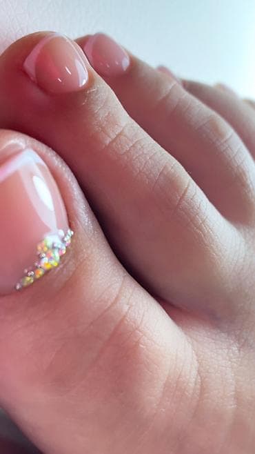 массаж 1500: Выравнивание, Дизайн, Наращивание ногтей, Педикюр, Консультация, Одноразовые расходные материалы, Услуга в 4 руки — 3