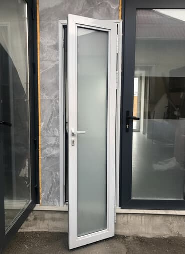 Металлические сейфовые двери: Дверь (узкая) из алюминиевого профиля. так же очень качественная и — 1