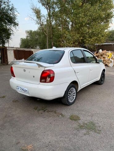 Toyota Platz: 2001 г., 1 л, Автомат, Бензин, Седан