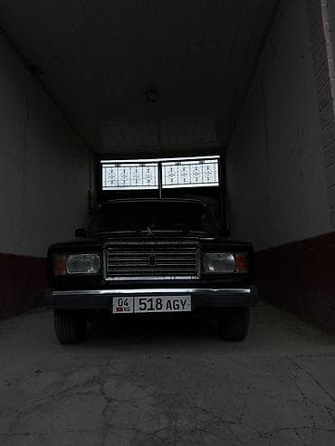 Унаа: ВАЗ (ЛАДА) 2107: 2010 г., 1.6 л, Кол менен иштөөчү, Бензин, Седан — 4