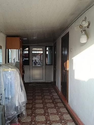 Продажа полдома: Продается полдома в маевке(до трассы 2 минуты) 4 сотки. Имеется две — 2