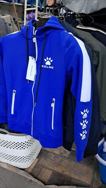 продаю в связи с переездом: Синее двойка на молнии KELME с капюшоном, белыми вставками на рукавах — 2