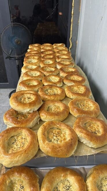 продаю буфет: Самса треугольная, румяная и слоистая, посыпанная кунжутом (белым и — 11