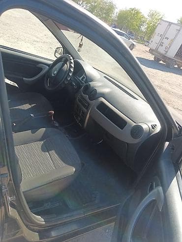 renault: Renault Logan: 2011 г., 1.4 л, Механика, Бензин, Седан — 3