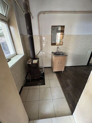 срочно продаю дом барачный тип: 40 м², 2 комнаты, Утепленный, Забор, огорожен — 10