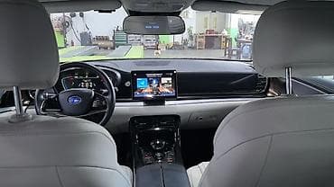 li auto: BYD E9: 2021 г., Седан — 7