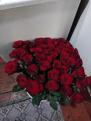 цена розы: Букет из красных роз - Классические насыщенно‑красные бутоны с — 2