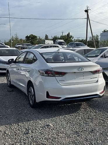 haval h3: Hyundai Elantra: 2020 г., 1.6 л, Автомат, Гибрид, Седан — 4