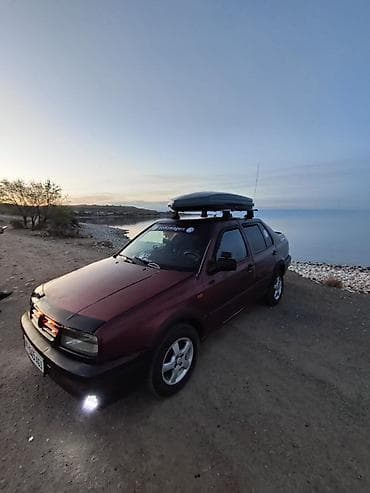 Унаа сатуу: Volkswagen Vento: 1992 г., 1.8 л, Кол менен иштөөчү, Бензин, Седан — 1