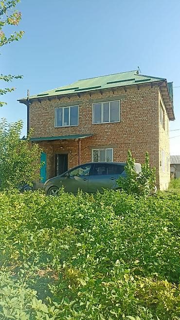 участо: Продается двухэтажный кирпичный дом с двускатной крышей из — 1