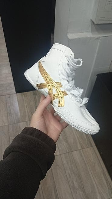 ботц: Борцовки (рестлинг/самбо/дзюдо) – высокие, на шнуровке. Особенности — 4