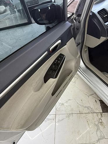 Honda: Honda Civic: 2008 г., 1.3 л, Вариатор, Гибрид, Седан — 8