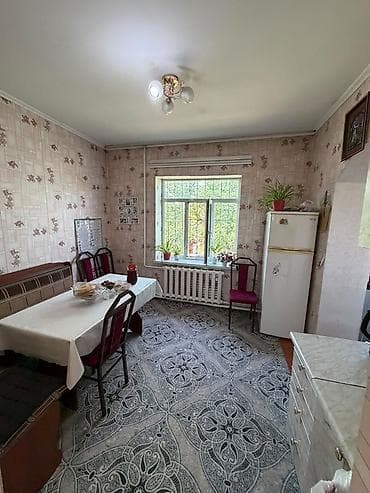 Кыймылсыз мүлк: 🏡 Продаётся уютный дом в жилмассиве Алтын Ордо! 📍 Отличное — 3