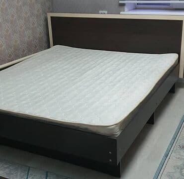 спинки кровати: Двуспальная кровать с высоким изголовьем,с матрасам,размер — 1