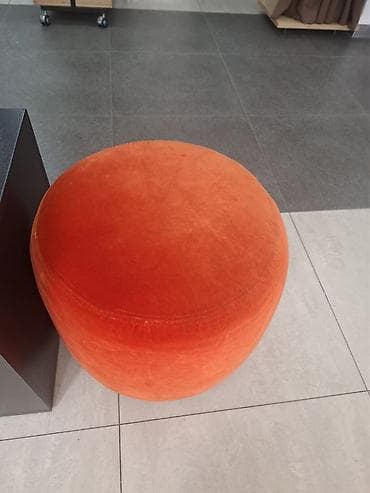 Пуф круглый, мягкий. - Примерные габариты по фото: диаметр около 45–50 — 1