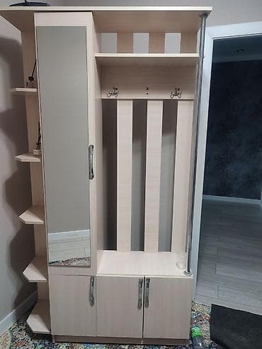 Шкафтар: Кире бериш үчүн шкаф, Күзгүсү менен — 1