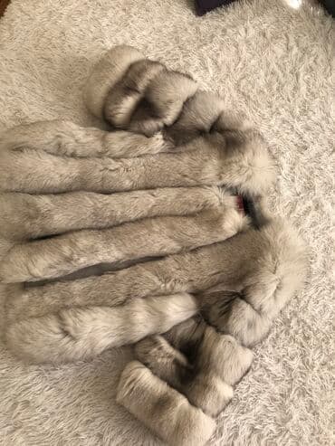 песец шуба: Продаю шубку.Мех- песец.В нормальном состоянии.Указан размер Lно на — 1