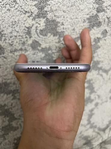 macbook 11: IPhone 11, фиолетовый корпус - Экран (Liquid Retina). На дисплее — 4