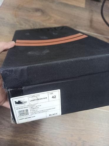 мужской зимний обувь: Мужские кроссовки, 42, Б/у, цвет - Черный, Самовывоз — 4