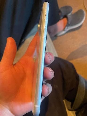 techno pova 3: IPhone Xr, Б/у, 64 ГБ, Белый, Чехол, 77 % — 2