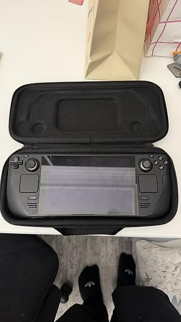 Steam deck 256 gb В комплекте: Сам steam deck Оригинальный чехол