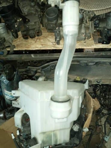 омыватель лобового стекла: Тойота 4runner бочок омывателя стекола — 1