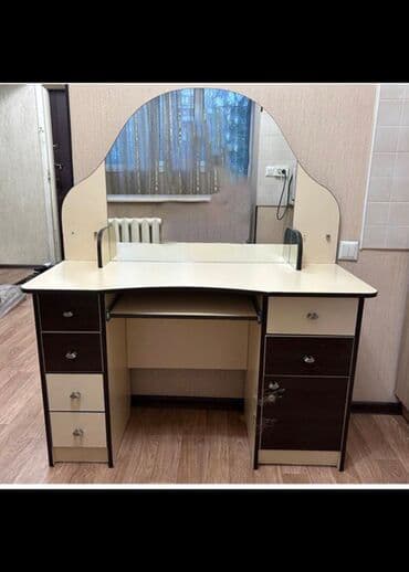 Туалетный столик, Б/у, С зеркалом, цвет - Бежевый