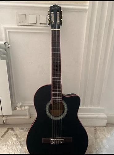 колго саат: Акустическая гитара с вырезом (cutaway), классический тип. - Корпус — 1