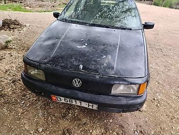 Volkswagen Passat: 1988 г., Седан — 5