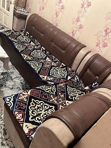 обеденный стол бишкек: Продаются кухонный диван и стол с табуретками. Состояние отличное — 2