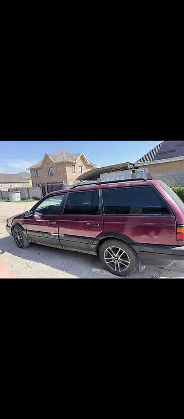 Volkswagen Passat: 1993 г., 1.8 л, Механика, Бензин, Универсал