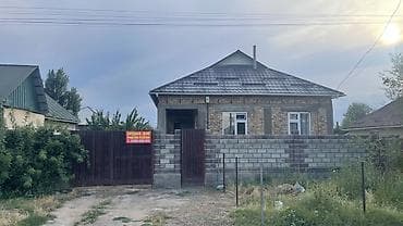 Продаётся одноэтажный дом с прилегающим участком. Кирпичный фасад