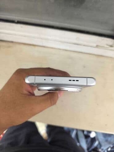 тв 65: Oppo Find X7 Ultra, Б/у, 256 ГБ, цвет - Коричневый, 2 SIM — 4