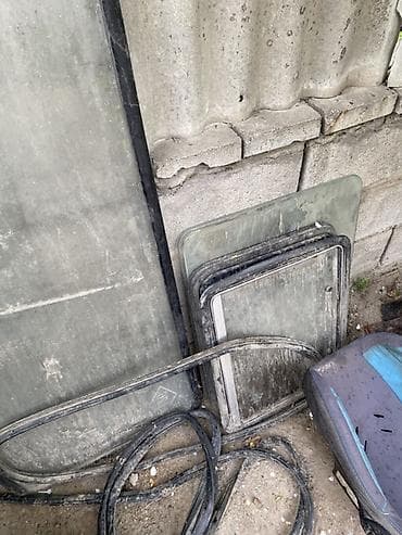 передние фары на спринтер: Автостёкла с уплотнителями - Комплект автомобильных стёкол разного — 1