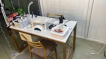 визажистный стол: Рабочее место мастера маникюра с полным оснащением. Состав: - Стол с — 1