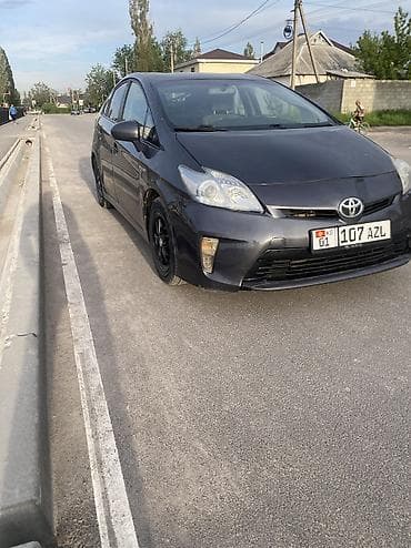 outback 2016: Toyota Prius: 2016 г., 1.8 л, Типтроник, Гибрид, Хэтчбэк — 2