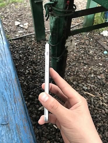 apple 11: IPhone SE 2020, Новый, 64 ГБ, Белый, Чехол, 75 % — 4