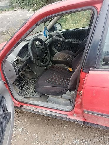 обмен ниже классом: Opel Astra: 1992 г., 1.8 л, Бензин — 4