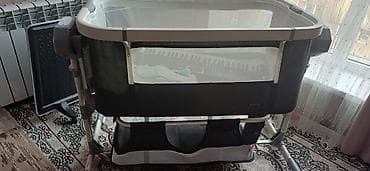 детскую люльку кроватку: Детская приставная кроватка, С колесиками, цвет - Серый — 1