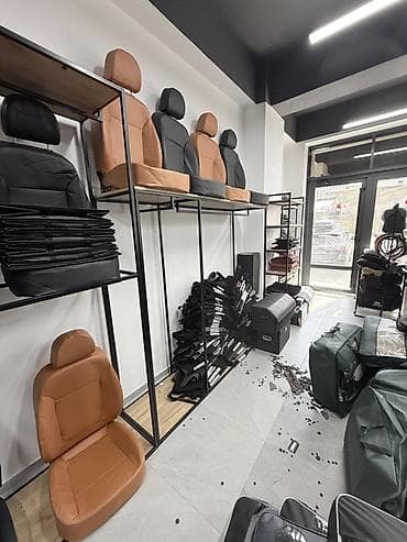 выставка: Металлические торговые стеллажи/стойки-рамки для шоурума и магазина - — 4