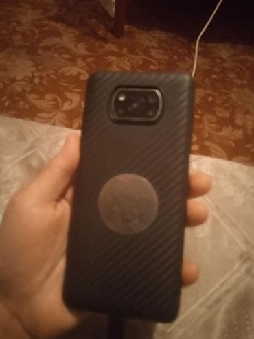 четки мусульманские электронные: Смартфон с вырезом под фронтальную камеру по центру экрана и модулем — 3