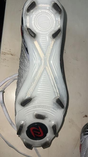 красовки 37: Футбольные бутсы 40 размер Nike Phantom GX (серия Phantom, расцветка — 4