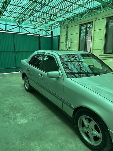 outback 2018: Mercedes-Benz C-Class: 1993 г., 2.2 л, Механика, Бензин, Седан — 2