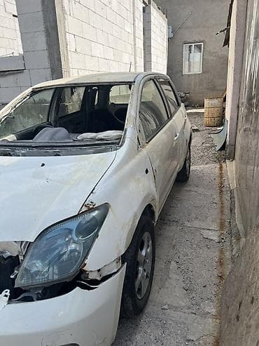 стекла на авто: Toyota Ist: 2003 г., 1.5 л, Автомат, Бензин, Хэтчбэк — 3